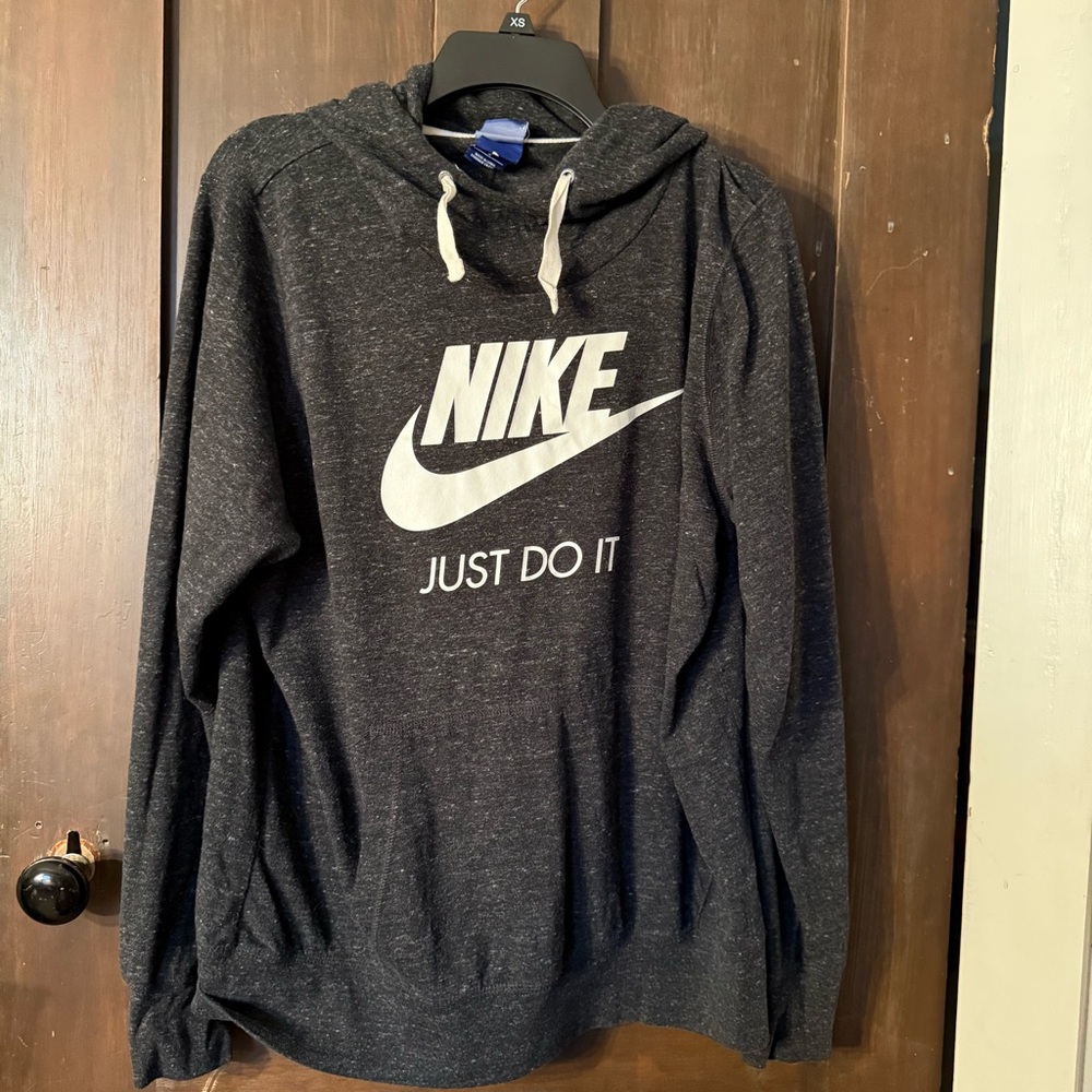 Nike women’s hooded long sleeve shirt